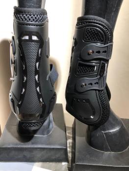 HKM  Springgamaschen und Streichkappen Mesh schwarz Gr. M (Vollblut)