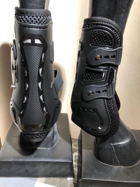 HKM  Springgamaschen und Streichkappen Mesh schwarz Gr. M (Vollblut)