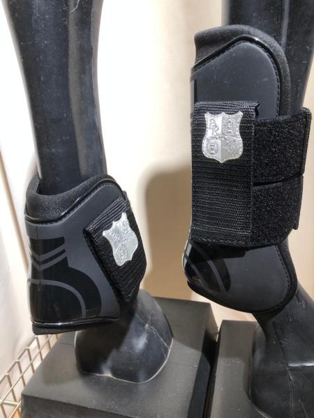 BR Gamaschen und Streichkappen 4er Set Pony schwarz oder grau