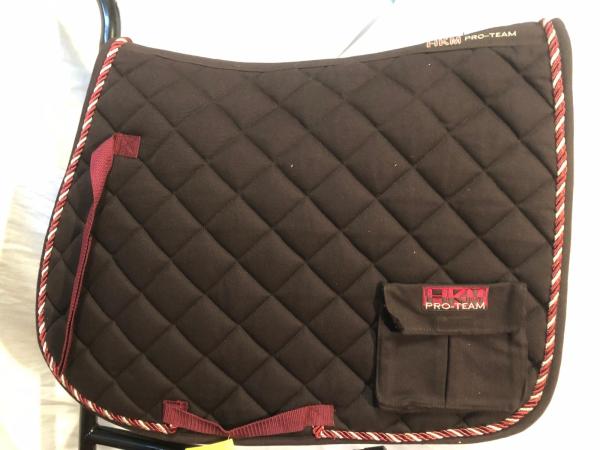 HKM Schabracke Pro Team mit aufgesetzter Tasche Dunkelbraun Vielseitigkeit Pony